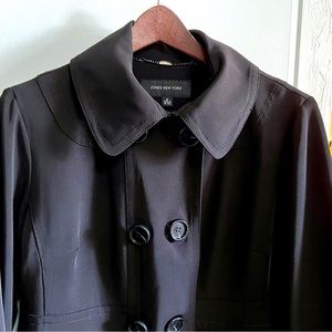 GORGEOUS JONES NEW YORK ALL WEATHER DOUBLE BREASTED SHORT TRENCH SZ M MEDIUM